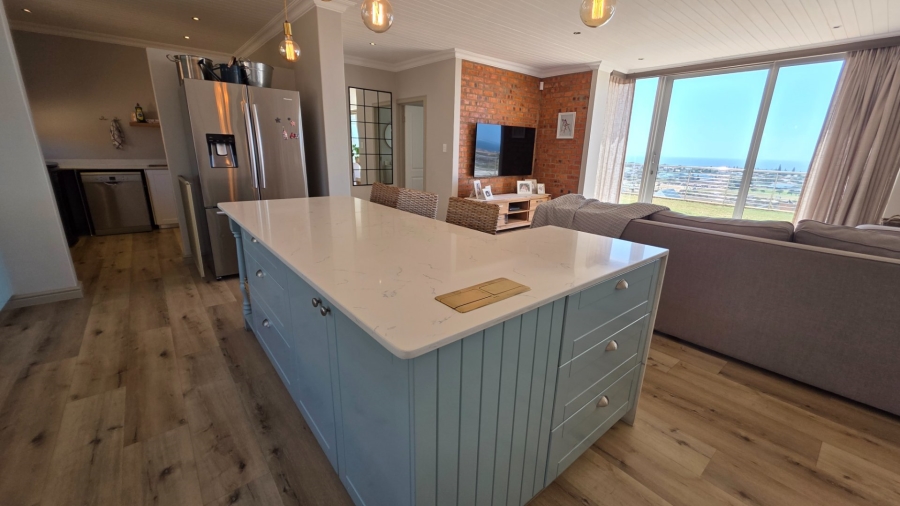 4 Bedroom Property for Sale in Hartenbos Heuwels Western Cape